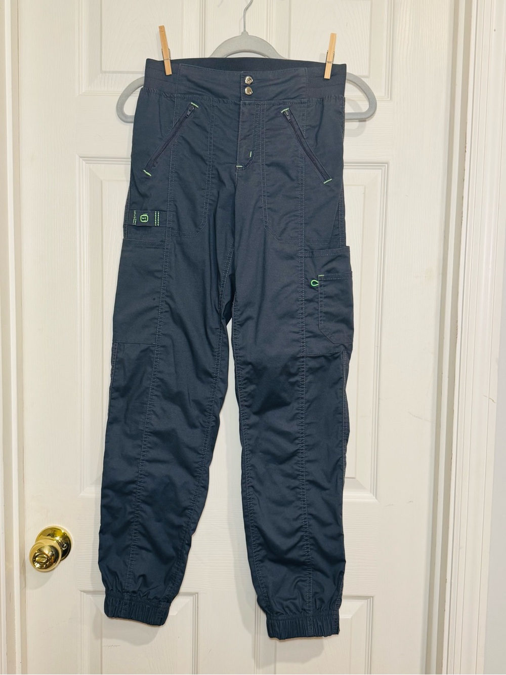 WONDERWINK Joggers Scrub Bottoms XS Grey/Green Contrast - zippers and pockets!